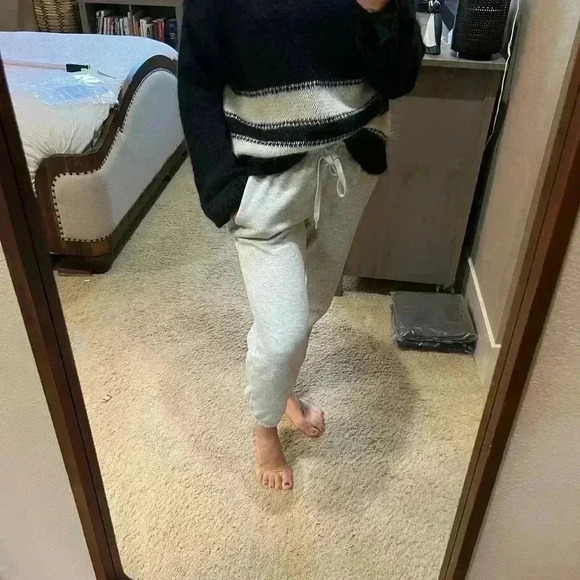 Victoria's Secret Wool Blend size Small pullover - Picture 7 of 9